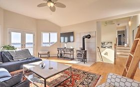 Rhode Island Retreat With Kayaks, Deck And Pond Access